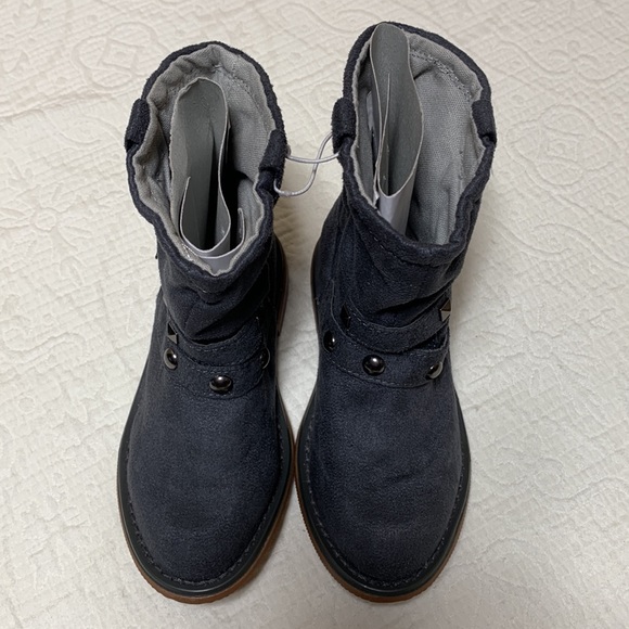 7US Faux Suede Boots by Old Navy - Picture 2 of 15
